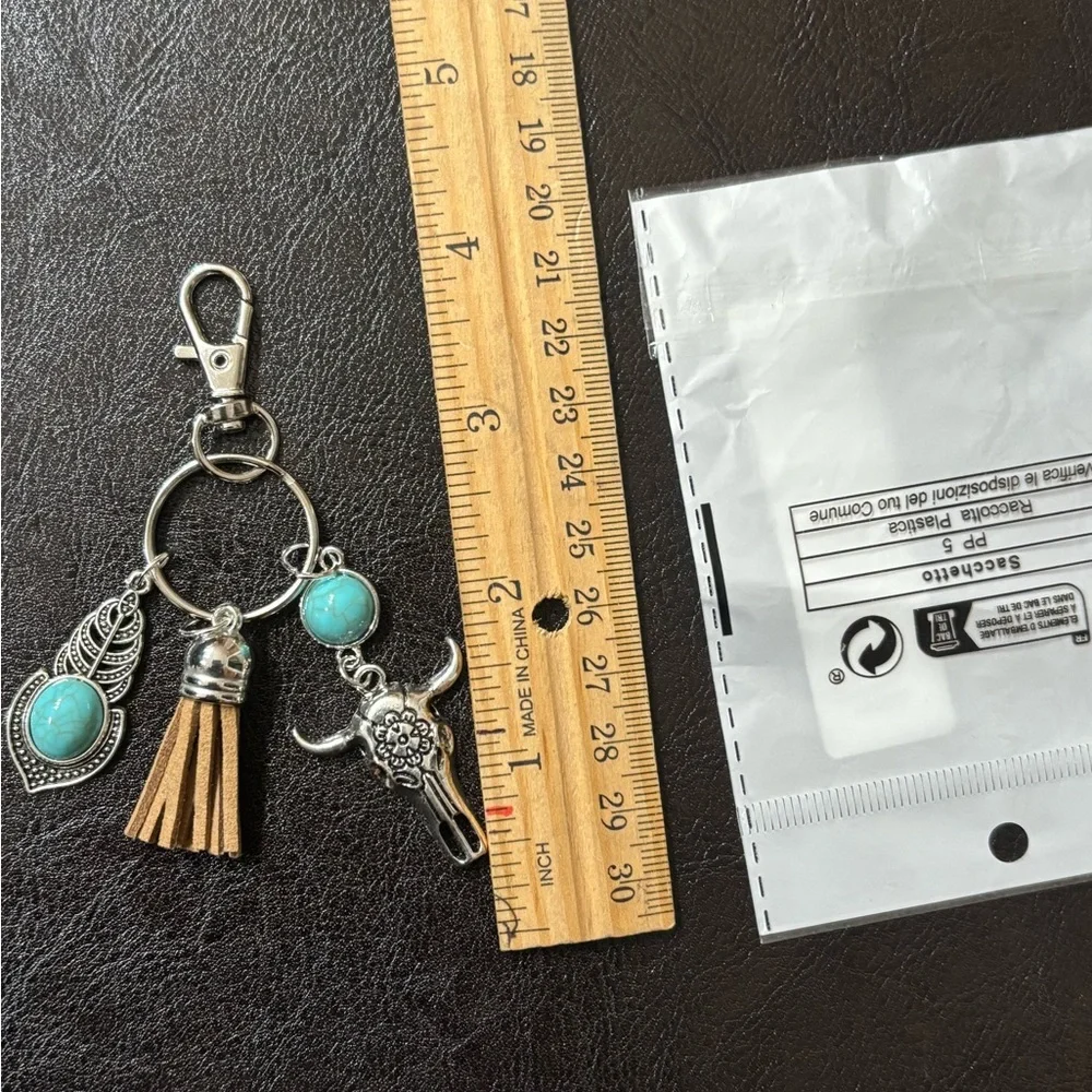 💥2/$24 or 3/$30💥 Southwestern Silver and Turquoise  Keychain / Bag Charm . NWT - Picture 2 of 3